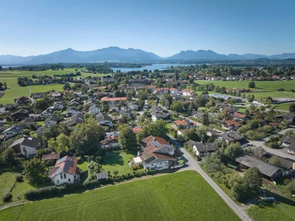 Immobilie in Breitbrunn am Chiemsee - Großzügiges Familienrefugium in herrlich ruhiger Lage - Bild 0