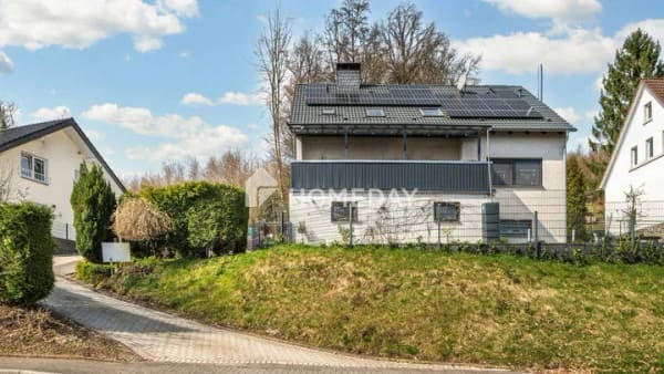 Immobilie in Halver - Raum für Familie, Generationen und Zukunft! Gepflegtes Zweifamilienhaus mit moderner Ausstattung - Bild 2