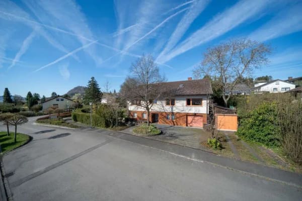 Immobilie in Engen - Familienhaus voller Licht, Wintergärten und weitem Blick - Bild 3