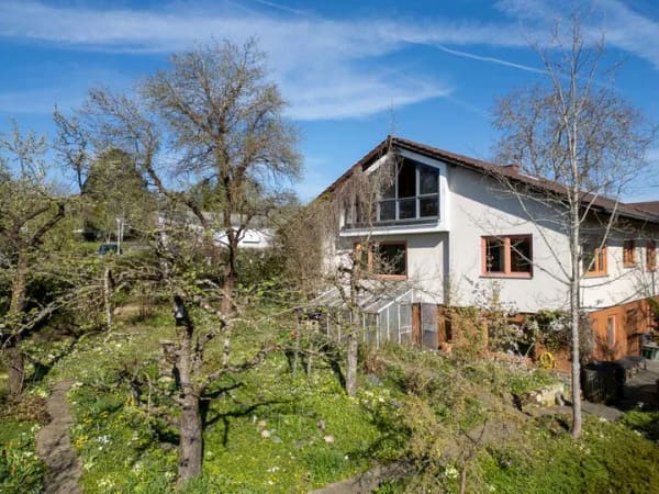 Immobilie in Engen - Familienhaus voller Licht, Wintergärten und weitem Blick - Bild 4