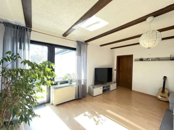 Immobilie in Sankt Wendel - GERÄUMIGES 1-2 Familienhaus 
für die GROSSE Familie 
oder 2 Generationen
in NATURNAHER Höhenlage. - Bild 2