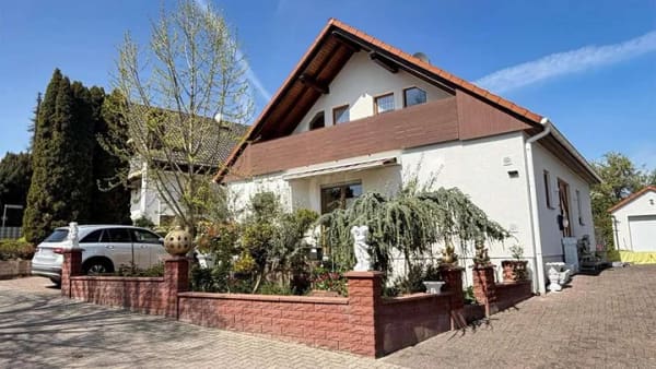 Immobilie in Ober-Flörsheim - Einfamilienhaus mit Einliegerwohnung und stilvollem Garten - Bild 1