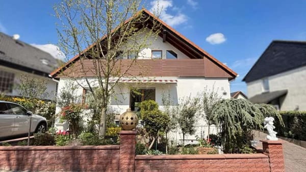 Immobilie in Ober-Flörsheim - Einfamilienhaus mit Einliegerwohnung und stilvollem Garten - Bild 2