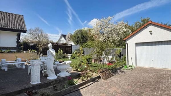 Immobilie in Ober-Flörsheim - Einfamilienhaus mit Einliegerwohnung und stilvollem Garten - Bild 3