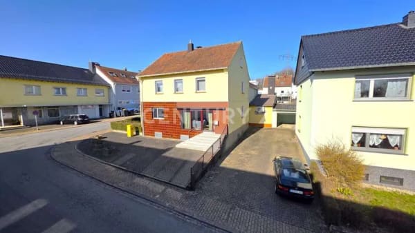 Immobilie in Friedrichsthal - Freistehendes 1-2 Familienhaus mit ehemaliger Gewerbeeinheit in ruhiger Lage von Friedrichsthal - Bild 1
