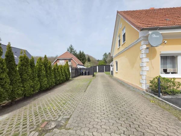 Immobilie in Schiffdorf - Zweifamilienhaus mit Werkstatthalle & Ausbaupotenzial - ideal für Selbstständige & Handwerker! - Bild 3