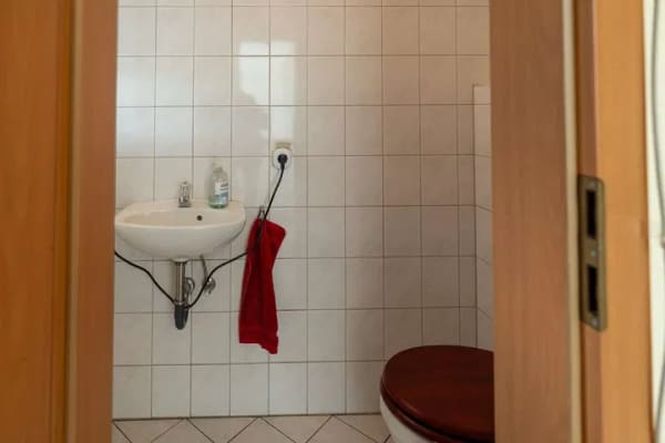 Immobilie in Ransbach-Baumbach - REIHENMITTELHAUS SUCHT FAMILIENANSCHLUSS!!! - Mit Küche und Carport! - Bild 3
