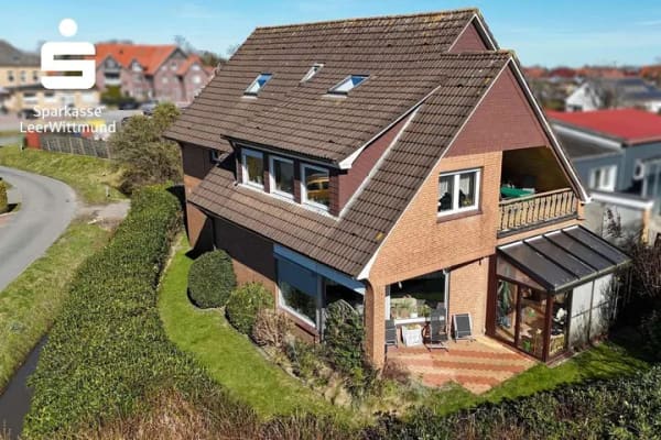 Immobilie in Esens - Zweifamilienhaus in Esens –
Leben, wo andere Urlaub machen! - Bild 0
