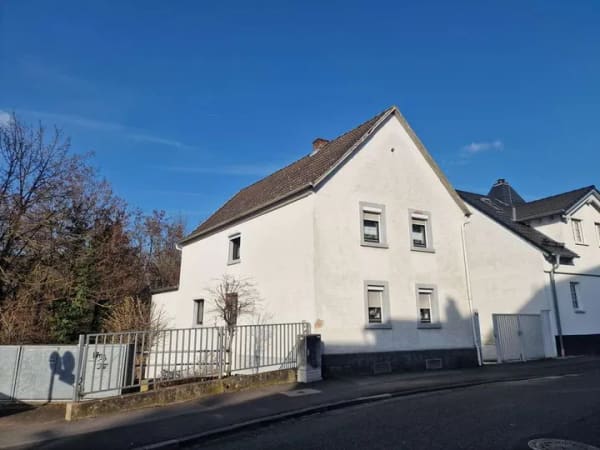 Immobilie in Aschaffenburg - Renovierungsbedürftiges  2-FH in ruhiger Randlage - Bild 0