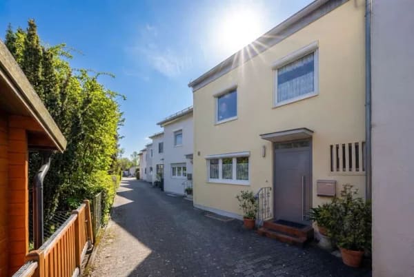 Immobilie in Alling - Bezugsfreies RMH mit Südwest-Garten und Garage im schönen Alling bei Fürstenfeldbruck! - Bild 0