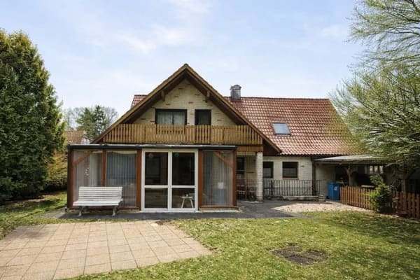 Immobilie in Nienwohld - Großes Zweifamilienhaus mit Einliegerwohnung und Baugrundstück - Bild 1