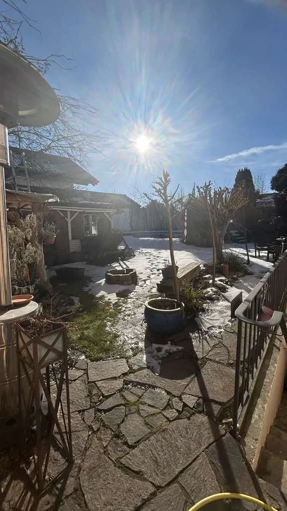 Immobilie in Winhöring - Neuwertig saniertes 2-Familien-Haus zu verkaufen mit Wärmepumpe und großem Grundstück - Bild 1