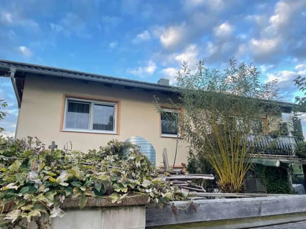Immobilie in Winhöring - Neuwertig saniertes 2-Familien-Haus zu verkaufen mit Wärmepumpe und großem Grundstück - Bild 2