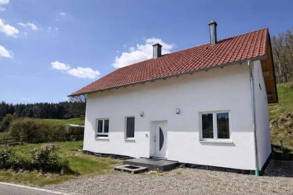 Immobilie in Ronsberg - Modernes Einfamilienhaus in Ronsberg – Baujahr 2018, Massivbau, 818 m² Grundstück - Bild 1