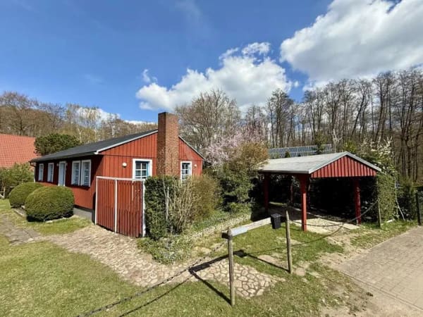 Immobilie in Stuer - in Seenähe, naturnaher Umgebung: großzügiges, saniertes und sehr gepflegtes Ferienhaus auf Eigentum - Bild 0