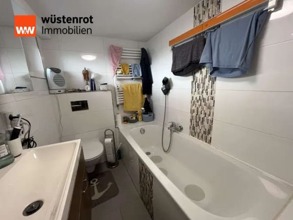 Immobilie in Nierstein - Gepflegtes Einfamilienhaus mit Innenhof & Balkon - Bild 2
