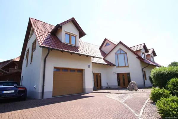 Immobilie in Wasbüttel - Feldrandlage - Beeindruckendes Einfamilienhaus mit Einliegerwohnung - Bild 1