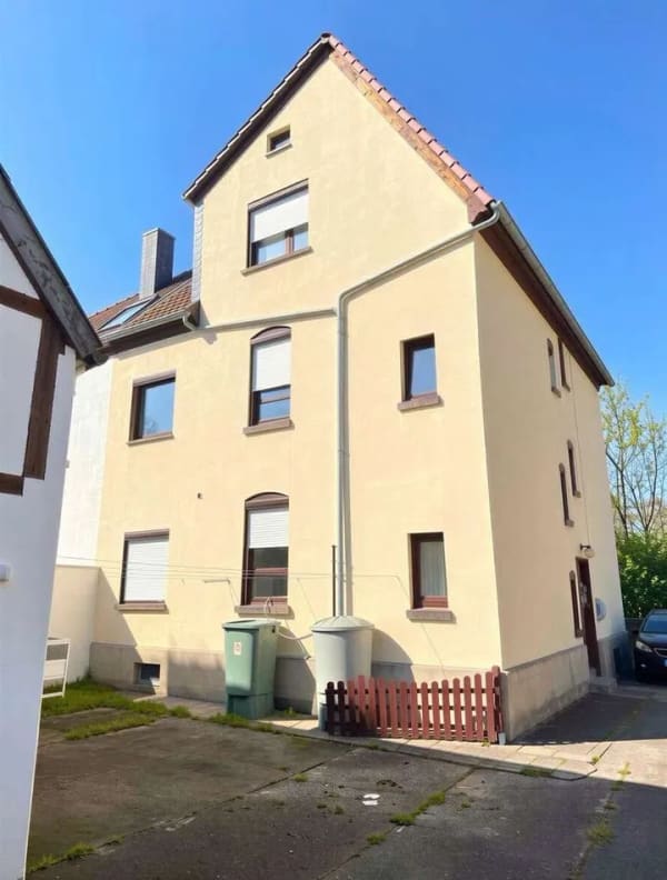 Immobilie in Sarstedt - Renovierungsbedürftiges Zweifamilienhaus in Sarstedt - Bild 1