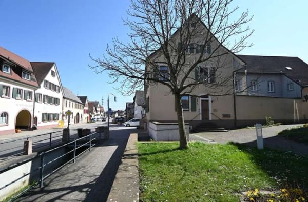 Immobilie in Eichstetten - Vermietetes Wohn-/Geschäftshaus im Ortskern   - Bild 1