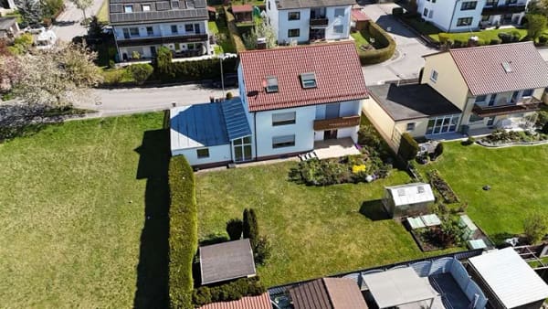Immobilie in Wehringen - Großzügiges Einfamilienhaus mit Einliegerwohnung und viel Platz mit Alpenblick - Bild 1