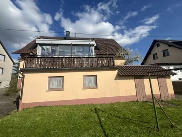Immobilie in Dornhan - Schönes Ein- bis Zweifamilienhaus mit großem Grundstück, Wintergarten und drei Garagen - Bild 3