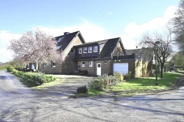 Immobilie in Dülmen - Dülmen Rorup: Top-Lage! Freistehendes Zwei- Familienhaus großer Garten große Garage zu verkaufen! - Bild 0
