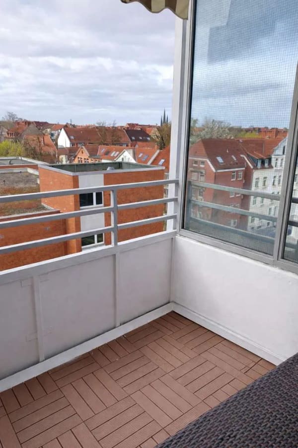 Immobilie in Hannover - Charmante 2-Zimmer-Wohnung mit Balkon und Weitblick für Kapitalanleger - Bild 1