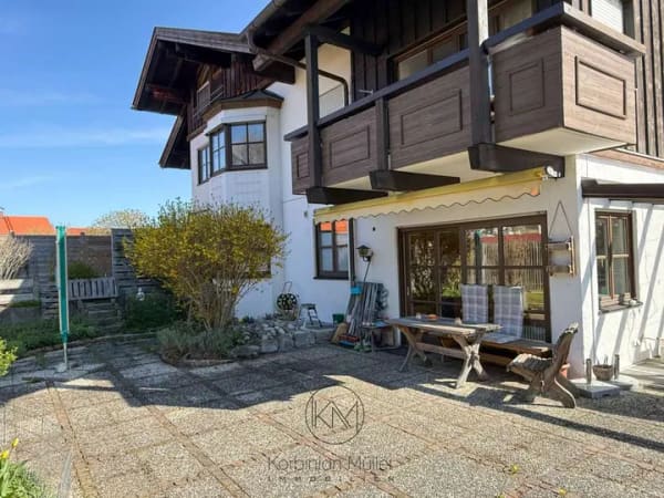 Immobilie in Lenggries - Großzügiges Familienhaus mit Bergblick, Kamin und Garten - Bild 0