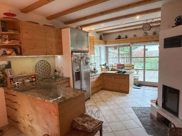 Immobilie in Lenggries - Großzügiges Familienhaus mit Bergblick, Kamin und Garten - Bild 2