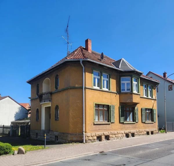 Immobilie in Nesse-Apfelstädt - Herrschaftliches Zweifamilienhaus mit Charme der 1920er-Jahre - Sanierungsobjekt mit Ausbaupotenzial !! - Bild 1