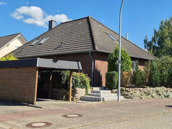Immobilie in Groß Nemerow - „Wohlfühloase mit Kaminzauber: Ihr neues Familienglück in Groß Nemerow“ - Bild 1