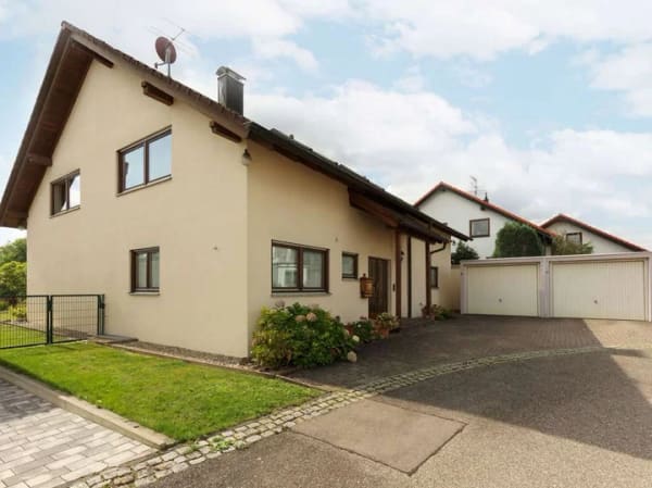 Immobilie in Wimsheim - Komfortables Einfamilienhaus,  großzügiges Raumkonzept, weitläufiger ebenerdiger Garten - Bild 0