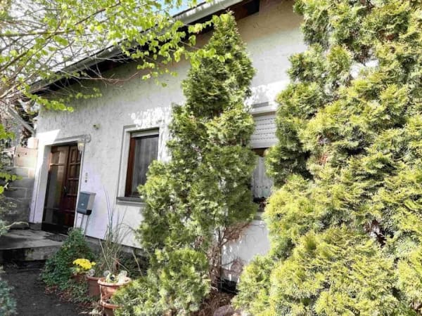 Immobilie in Mayen - Wohnhaus mit Garten und 3 Stellplätzen, ideal für Handwerker - Bild 1