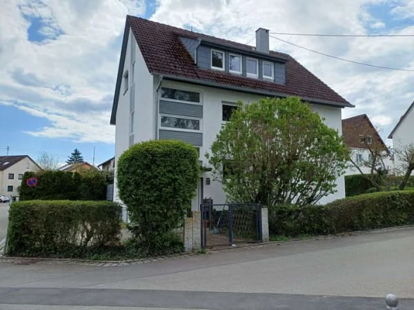 Immobilie in Hildrizhausen - Leerstehendes Mehrgenerationen 3 FH,  modernisiert mit 12 Zimmern/ PROVISIONSFREI von Privat - Bild 0