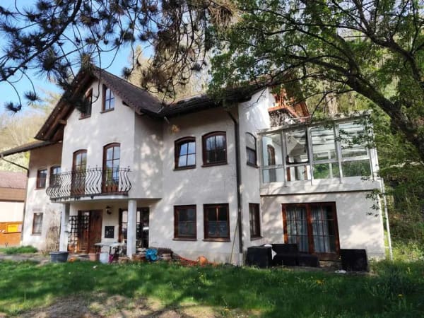 Immobilie in Radebeul - Mehrfamilien-/Generationenhaus mit großem Grundstück - Bild 1