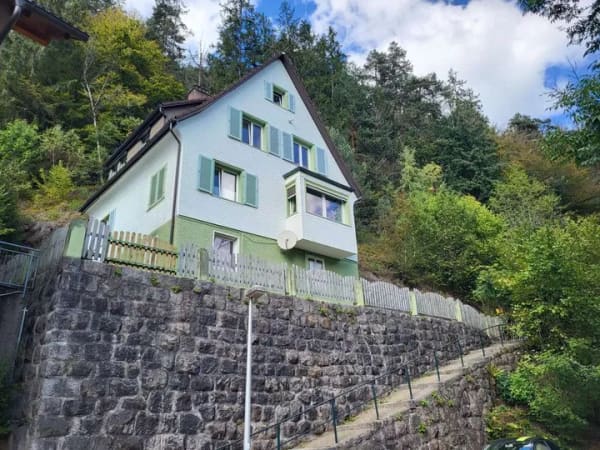 Immobilie in Triberg im Schwarzwald - Raum für Ihre Ideen – Zweifamilienhaus in zentraler Lage mit direkter Nähe zum Waldrand! - Bild 0