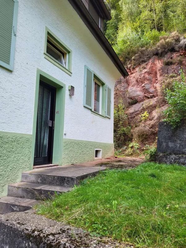 Immobilie in Triberg im Schwarzwald - Raum für Ihre Ideen – Zweifamilienhaus in zentraler Lage mit direkter Nähe zum Waldrand! - Bild 3