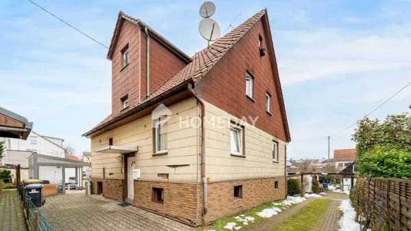 Immobilie in Köngen - Teilsaniertes Zweifamilienhaus mit Garten, Terrassen & vielseitigen Nutzungsmöglichkeiten - Bild 0