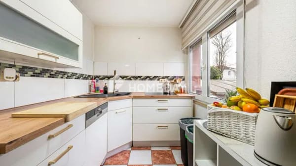Immobilie in Köngen - Teilsaniertes Zweifamilienhaus mit Garten, Terrassen & vielseitigen Nutzungsmöglichkeiten - Bild 1