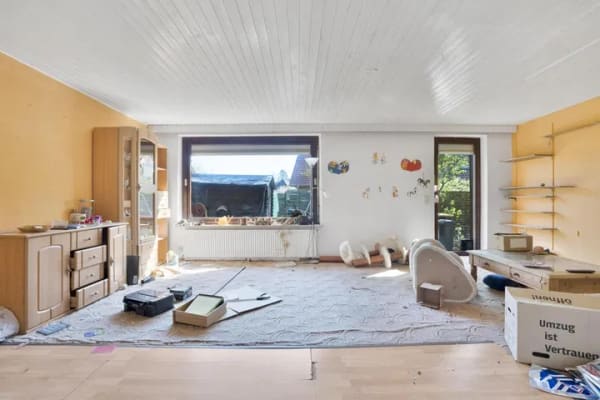 Immobilie in Hambühren - Zweifamilienhaus mit viel Potenzial auf großem Grundstück in Hambühren - Bild 0