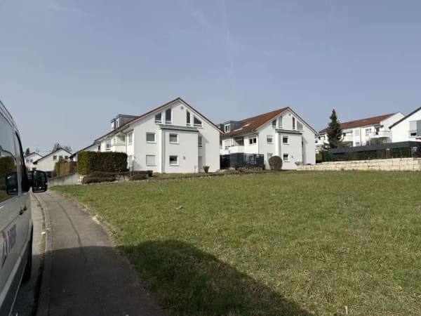 Immobilie in Walddorfhäslach - Helle und geräumige 2-Zimmer-Wohnung mit Balkon und Stellplatz im Freien zu verkaufen! - Bild 0