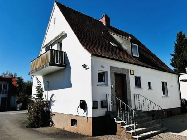 Immobilie in Haßfurt - *TOP-PREIS* Frisch modernisiertes Haus mit Hallen/Garagenflächen im stadtnahen Grün, Nfl. 900m², Wfl. 155m², Grund 1.919m² - Bild 3