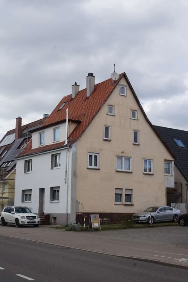 Immobilie in Trossingen - MFH -Kapitalanlage mit 3 Wohneinheiten u.  Stellplätzen - Bild 0