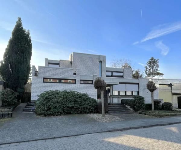 Immobilie in Emsdetten - Freistehendes Einfamilienhaus mit großzügigem Grundstück und Entwicklungspotenzial - Bild 0