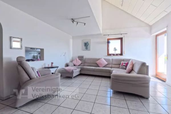 Immobilie in Walddorfhäslach - Lichtdurchflutete Maisonette mit stilvoller Galerie und 2 Autoabstellplätzen sucht Familie mit wunde - Bild 2
