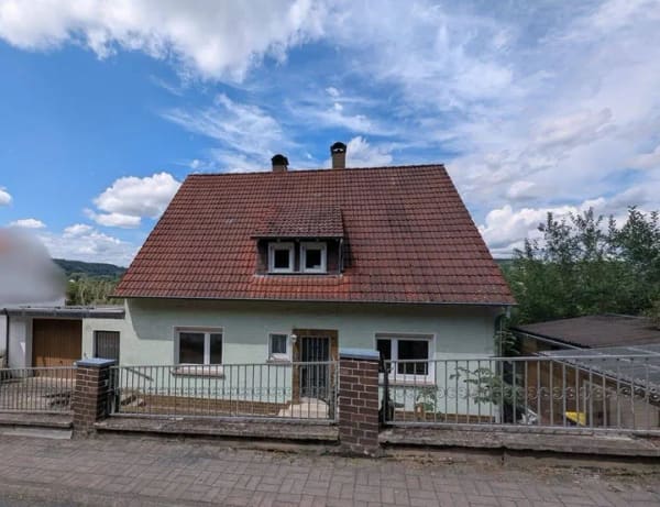 Immobilie in Bad Salzschlirf - Attraktives Einfamilienhaus mit Garten und Ausbaupotenzial in Bad Salzschlirf - Bild 2