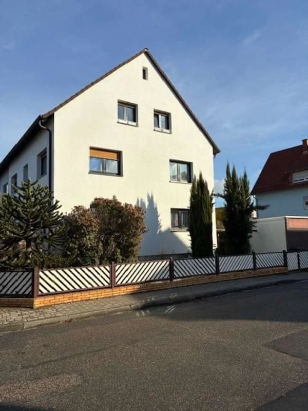 Immobilie in Ilvesheim - Ilvesheim-Voll vermietetes 3-Familienhaus in guter Lage – laufend modernisiert - Bild 0