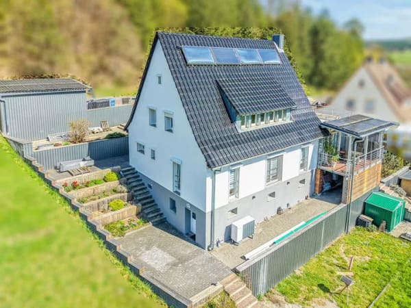 Immobilie in Fellen - A+ Effizienzhaus für Wohnen und Arbeit in Fellen/Spessart z.vk., inkl. beheiztem Nebengebäude - Bild 0