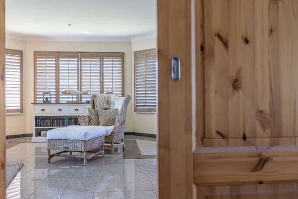 Immobilie in Westerdeichstrich - Exklusive Landhausvilla in privilegierter Lage von Büsum / Stinteck – in direkter Nordsee-Lage! - Bild 3