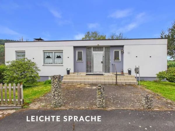 Immobilie in Holsthum - Privat ist privat. - Die Adresse ist Bornweg 16. Der Ort heißt Holsthum. - TEXT IN LEICHTER SPRACHE - Bild 0